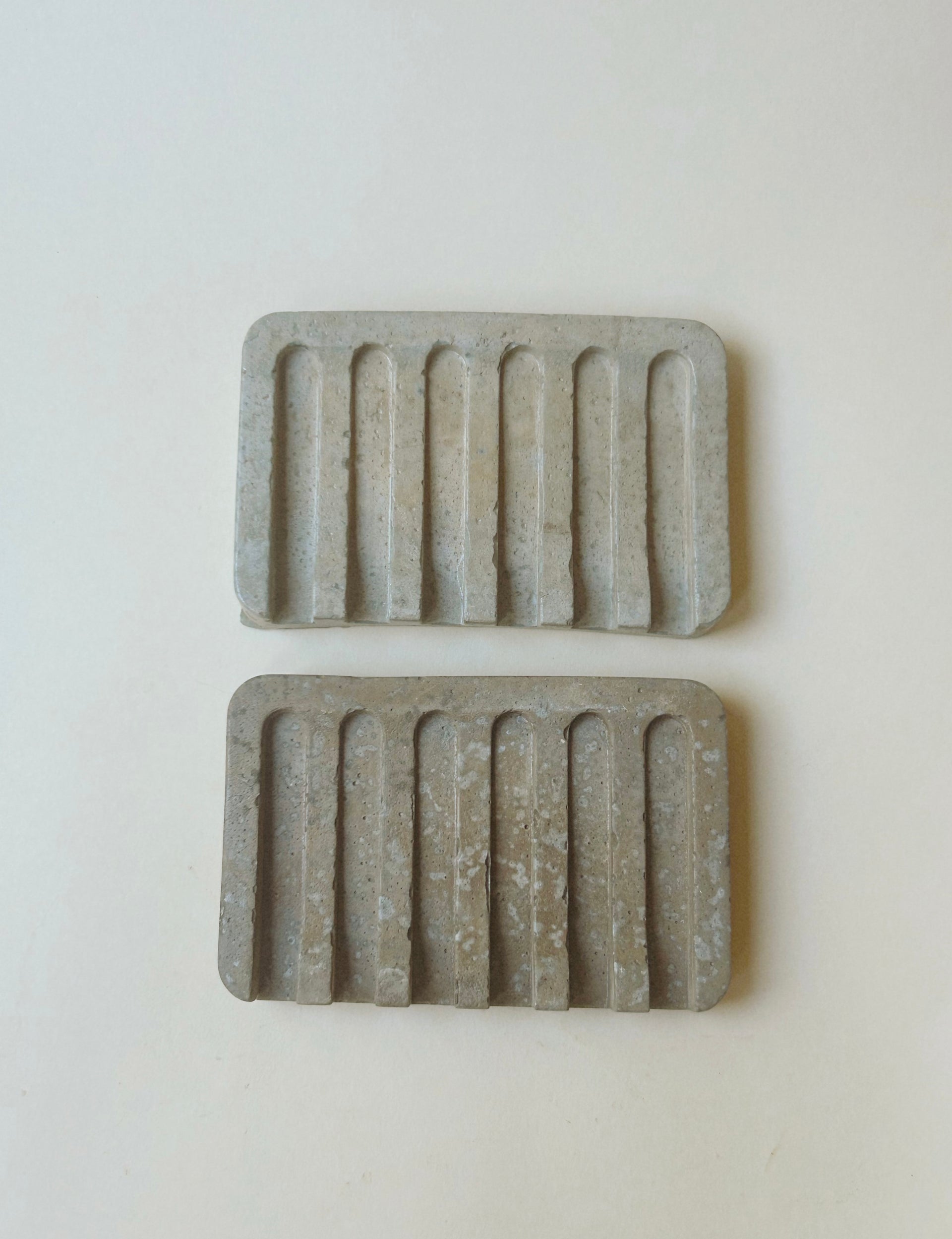 Ribbed Stone Soap Dish